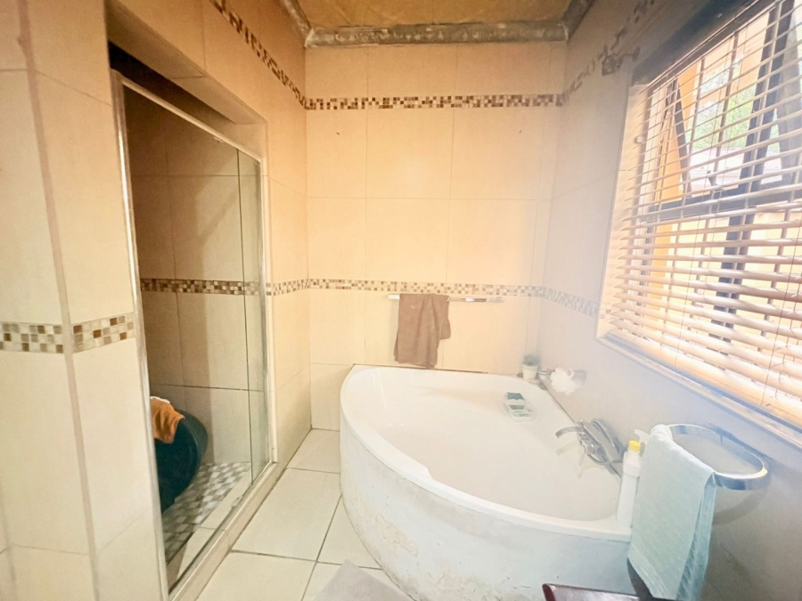 5 Bedroom Property for Sale in King Williams Town Central Eastern Cape